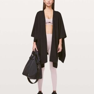 NWT lululemon Free To Coast Wrap in Black